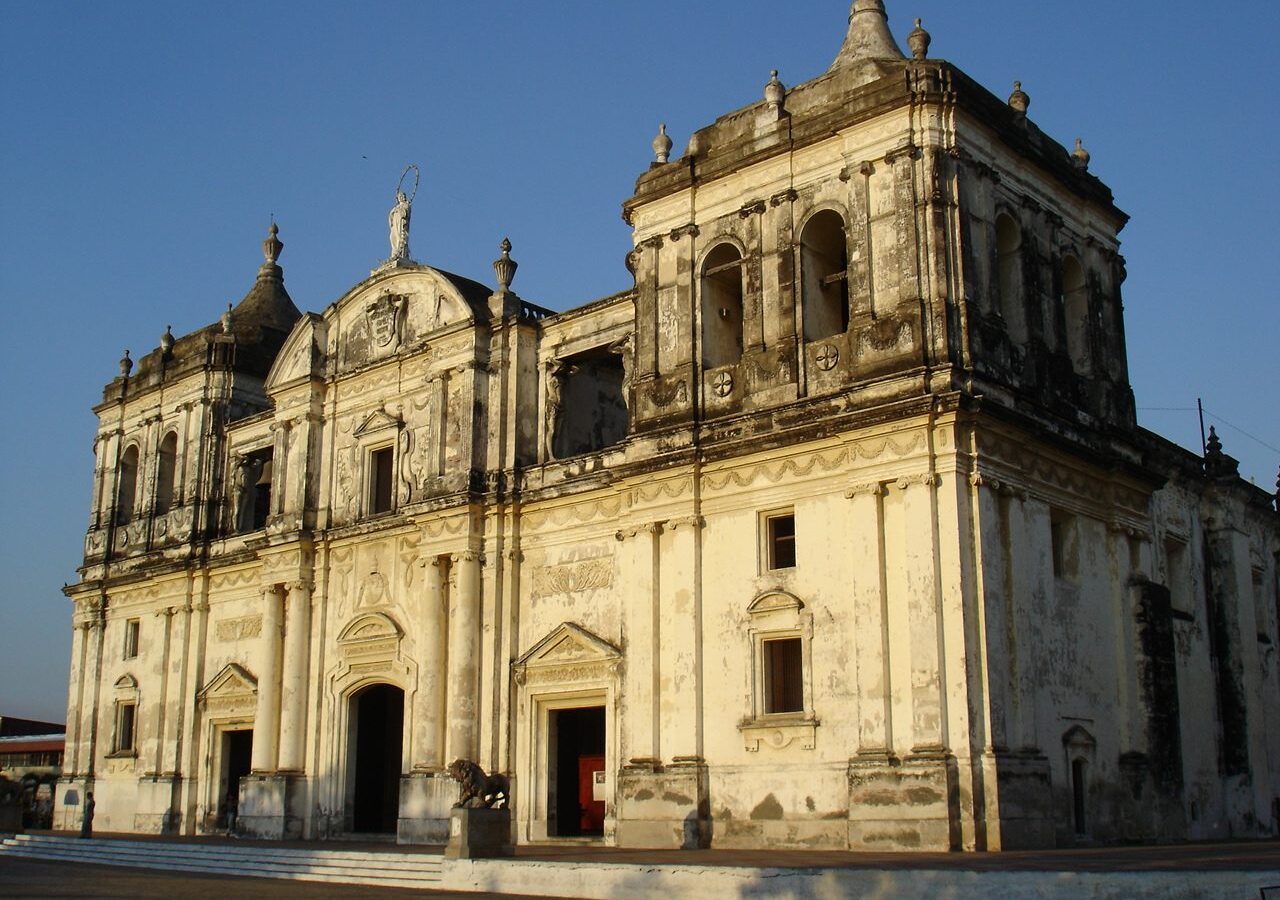 Fachada de la catedral de León, Nicaragua, declarada Patrimonio de la Humanidad