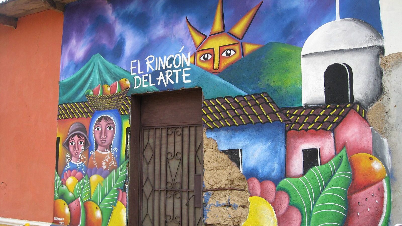 Mural de colores en una fachada de Concepción de Ataco, en la Ruta de las Flores