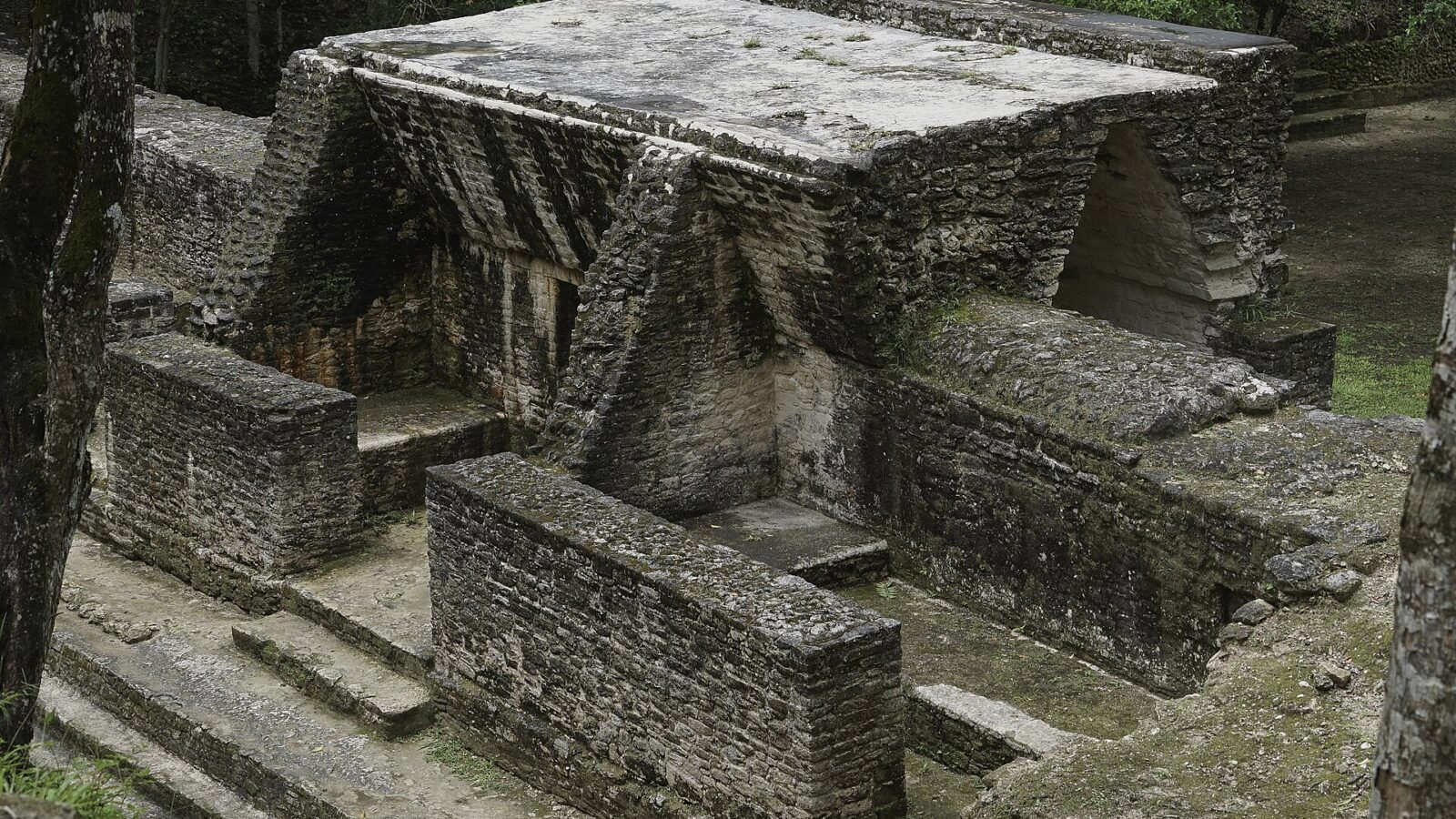 Estructuras de piedra del sitio maya de Cahal Pech, junto a San Ignacio, Belice