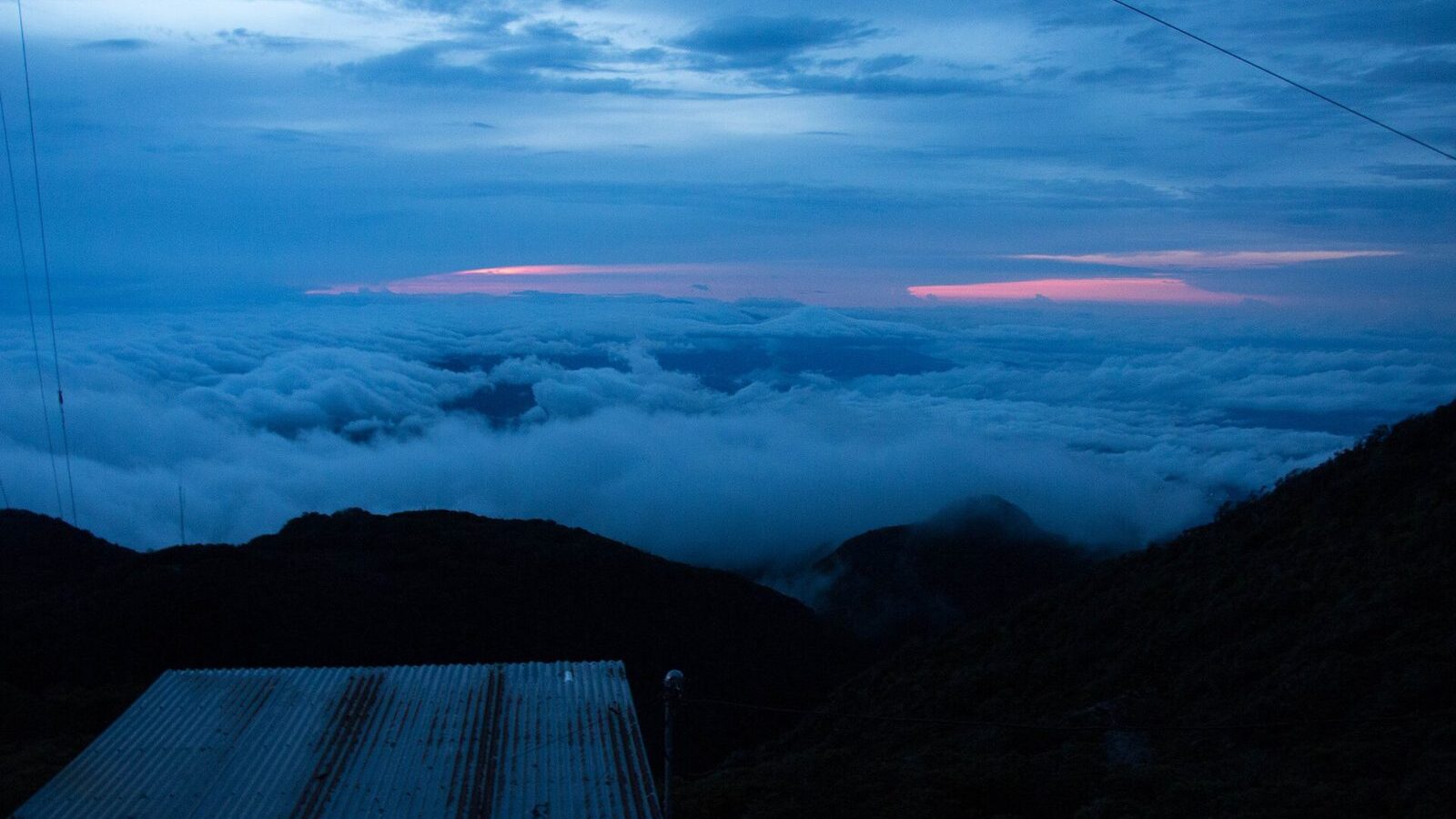 Amanecer sobre un mar de nubes desde las tierras altas de Chiriquí